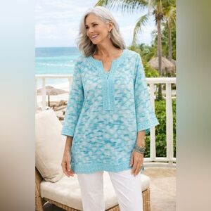 Chico's EUC aqua Blue Floral Tunic.V neck, 
slits on the side. Chicos 3 US 14/16